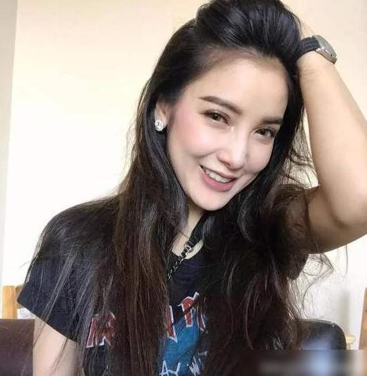 女明星网红短视频大全,时尚风采尽收眼底