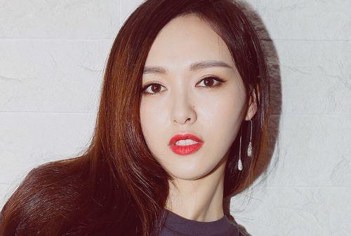 装酷女明星网红是谁,揭秘装酷女明星网红的时尚传奇