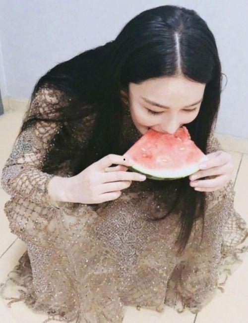 今日吃瓜吃人图片,揭秘网络图片背后的惊人真相