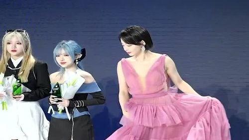 明星网红同框仪态差别,气质与风度的鲜明对比