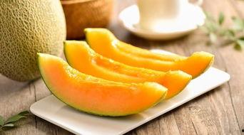 今日万邦哈密瓜,夏日甜蜜新宠，尽享西域风味