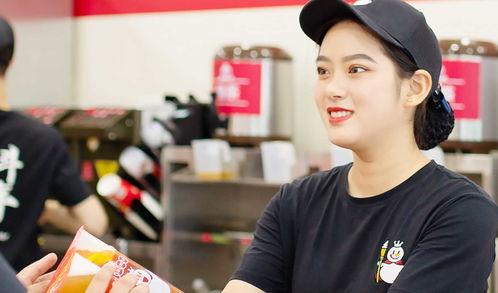 明星网红喝蜜雪冰城,明星网红热捧的蜜雪冰城，究竟有何魅力？